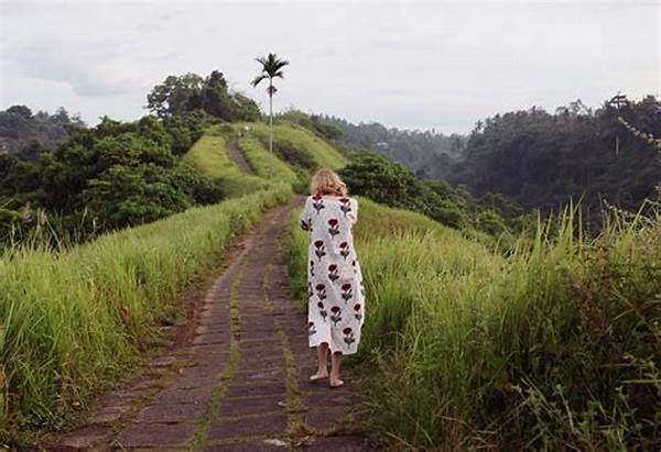 Foto: Sunrise Campuhan Hill Gianyar Penuh Warna, Wajib Direkam Drone!