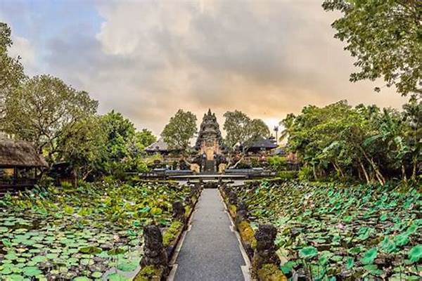 Pura Taman Saraswati Ubud Gianyar Jadi Ikon Lotus Pink Dan Instagramable