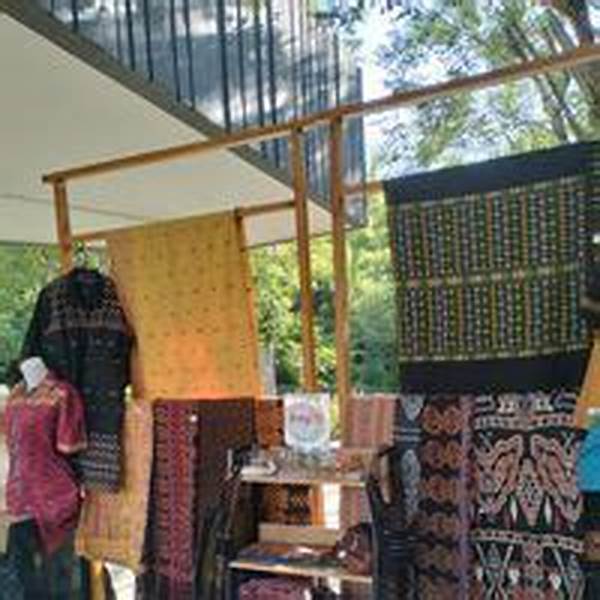 Bazar Tenun Ubud Gianyar Penuhi Tren Fashion Heritage 2025