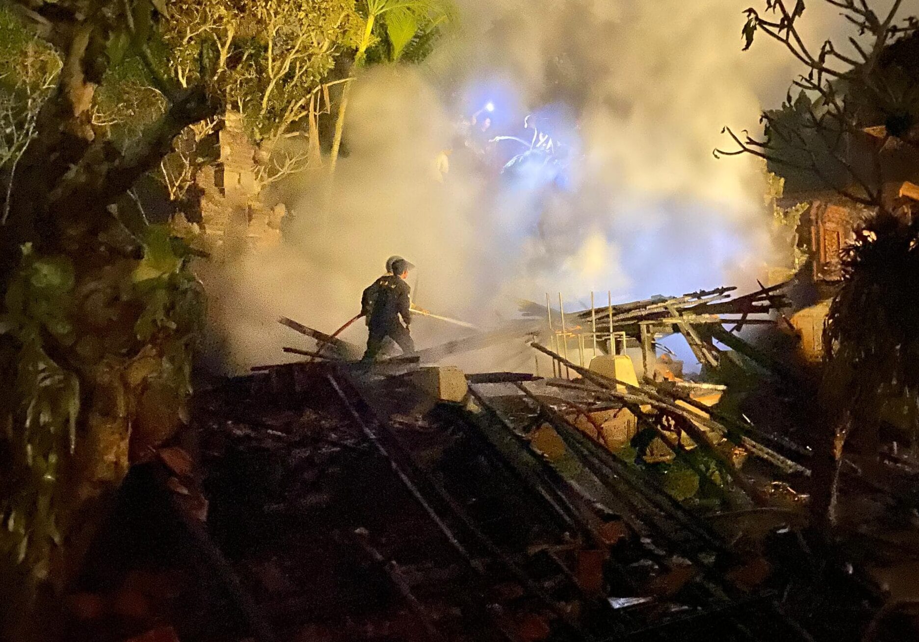 Bupati Gianyar Tinjau Lokasi Kebakaran Pura Dalem Ubud, Begini Faktanya!