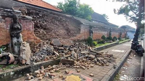 Gempa! Tembok Puri Blahbatuh Gianyar Roboh Akibat Gempa Dangkal M4,8!