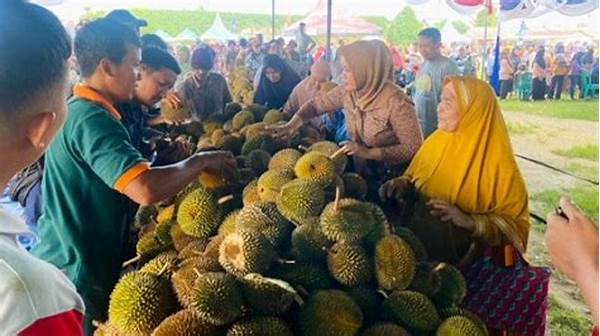 Trend Sehat! Aksi Bagi Durian Gratis Di Gianyar, Promosi Gaya Hidup Konsumsi Buah Lokal!