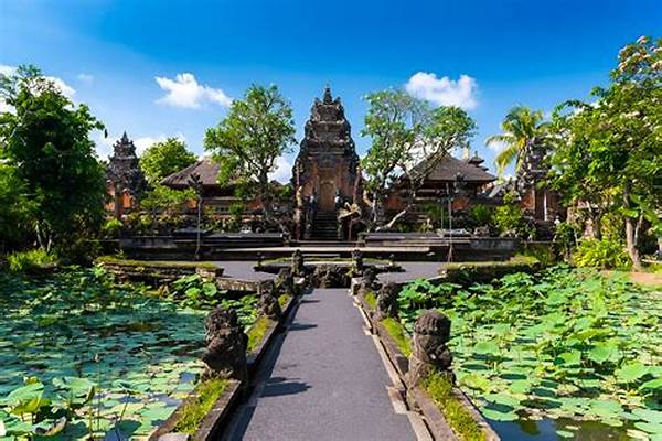 Wisata Religi! Pura Taman Saraswati Ubud: Keindahan Arsitektur Pura Dengan Kolam Teratai!