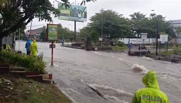 Dampak Alam! Banjir Dan Longsor Terjang Gianyar Bali, Aktivitas Warga Sempat Lumpuh Total!