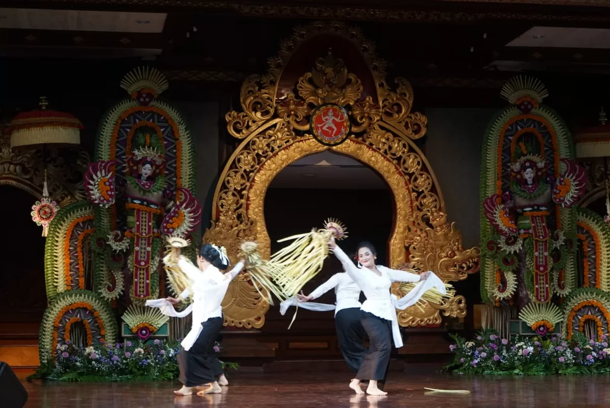 busana adat khas Gianyar